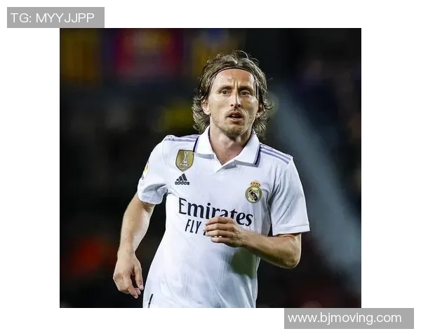 足球场上的烟雾缭绕那些热爱抽烟的足球明星们的故事与传奇